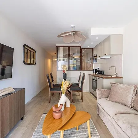 Super Centre Les Pins Proche Apartment