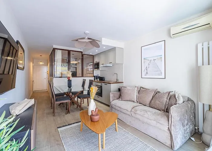 Super Centre Les Pins Proche * Juan-les-Pins