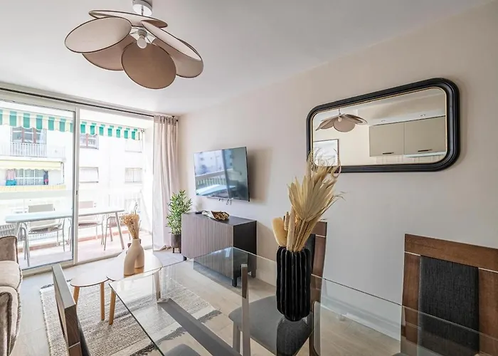 Super Centre Les Pins Proche * Juan-les-Pins